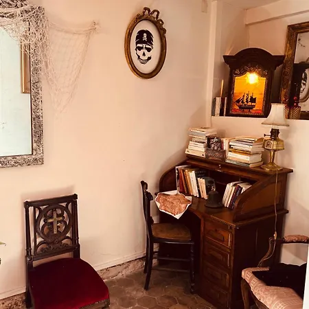Holiday home Mauvaise Annonce Montreuil-sur-Therain
