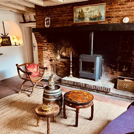 Holiday home Mauvaise Annonce Montreuil-sur-Therain